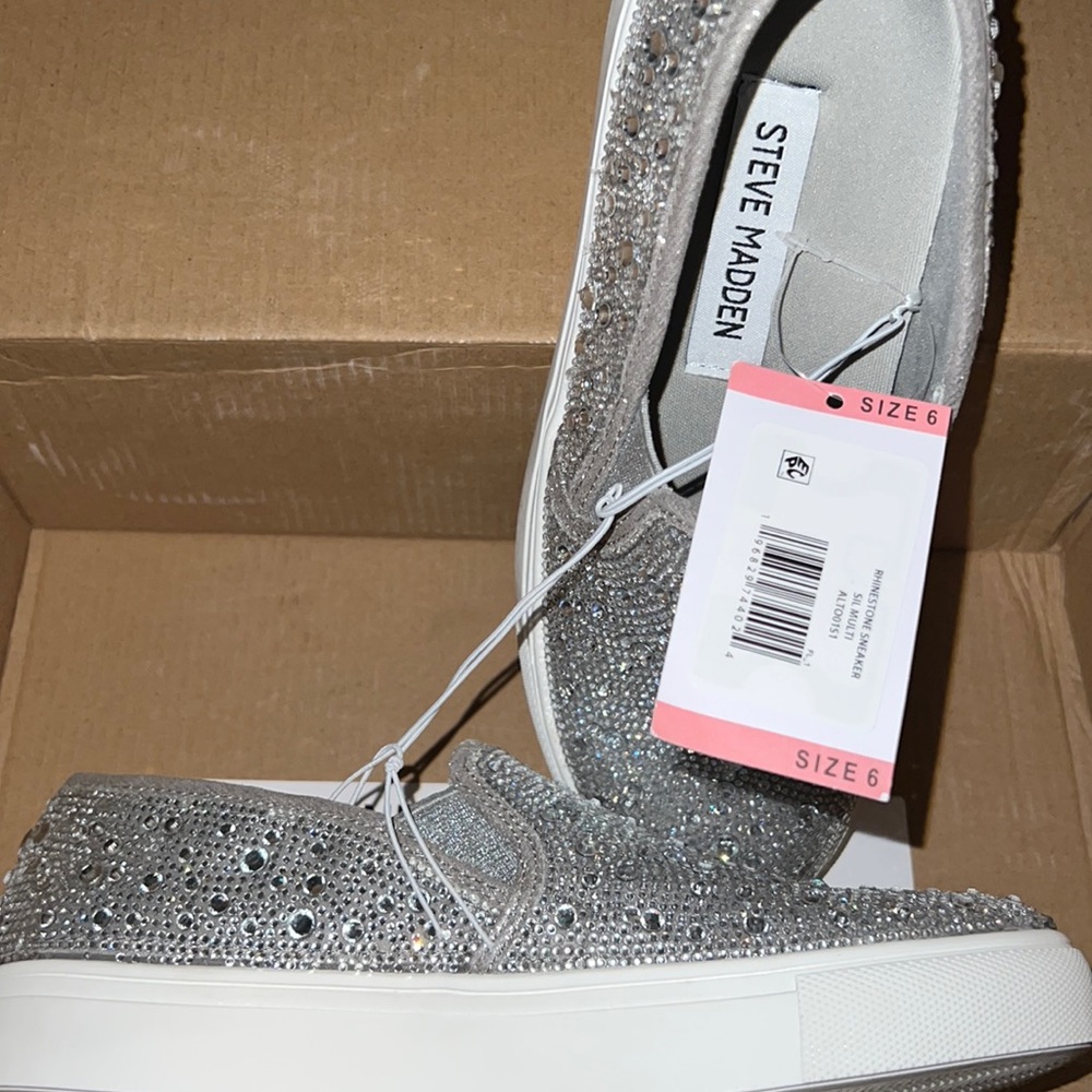 Steve Madden rhinestone . BRAND NEW.